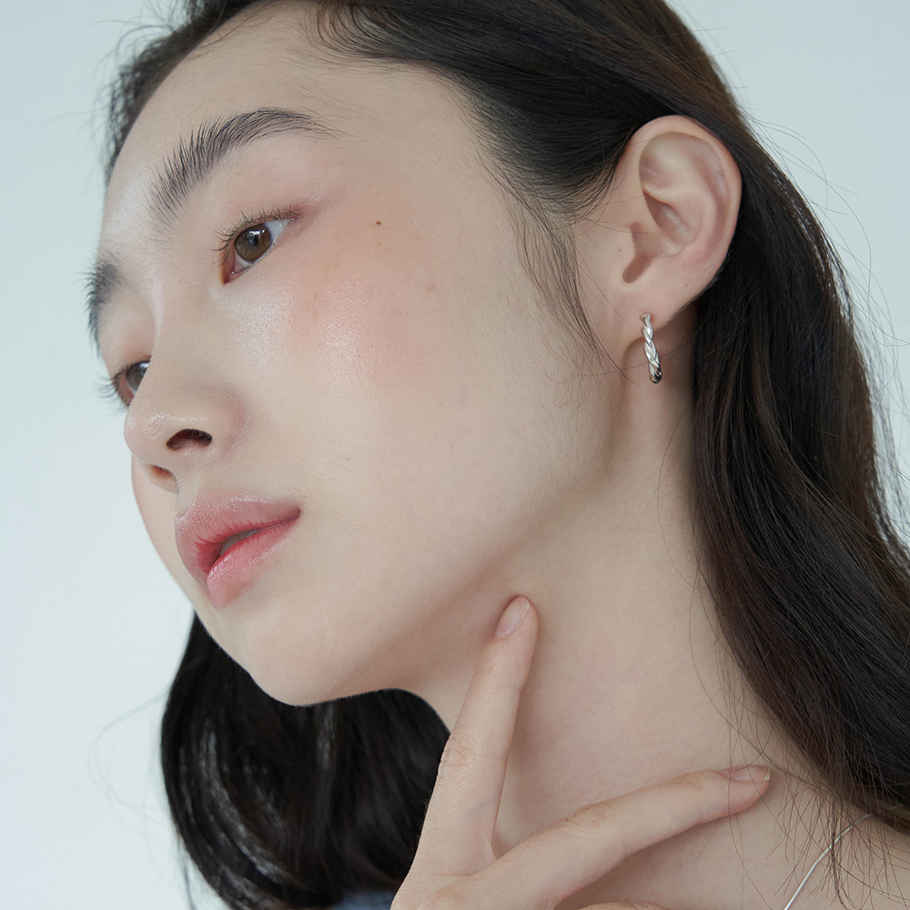 simple twist earring