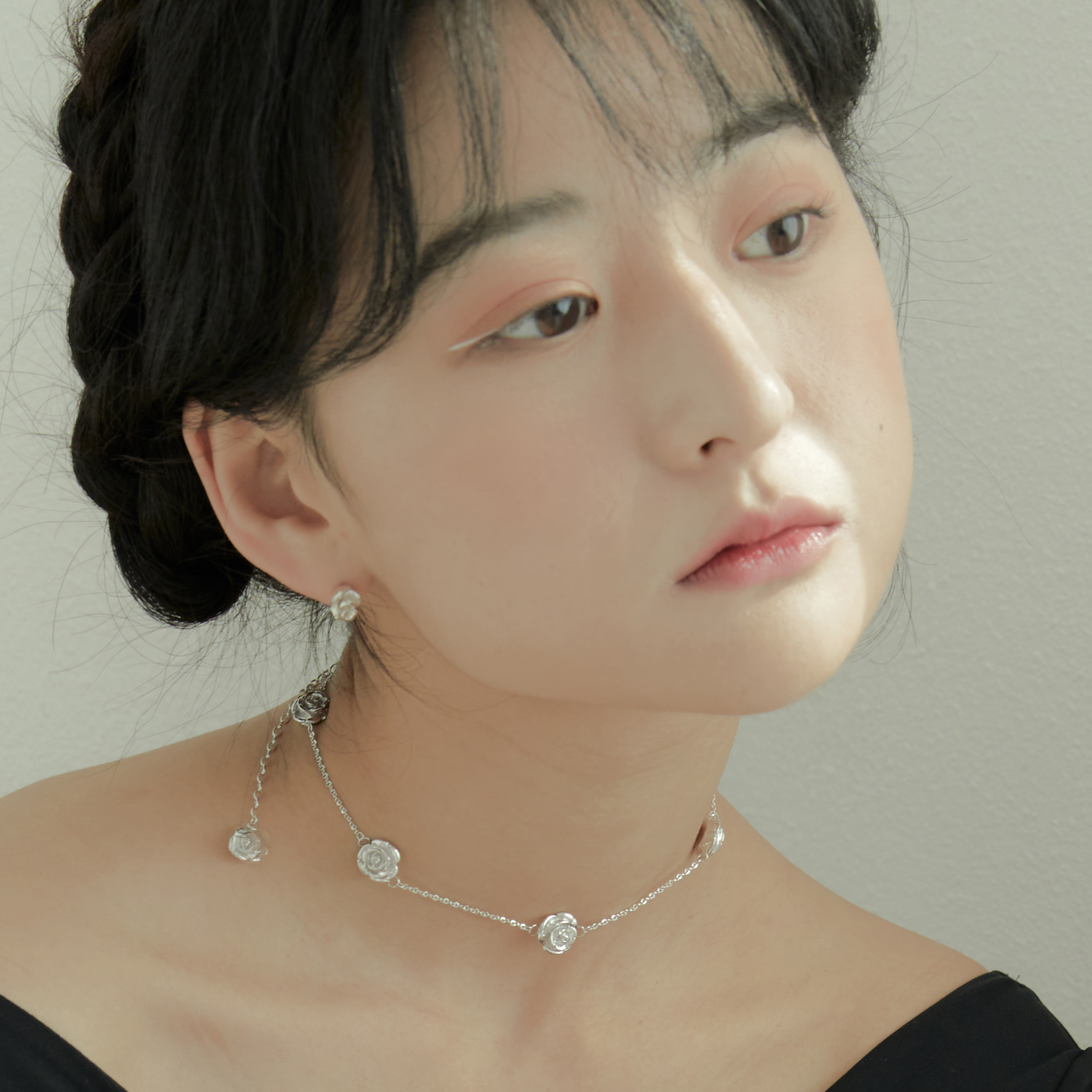 mini rose necklace